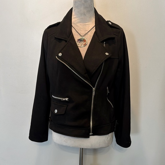 white birch Jackets & Blazers - White Birch black faux suede moto jacket EUC M